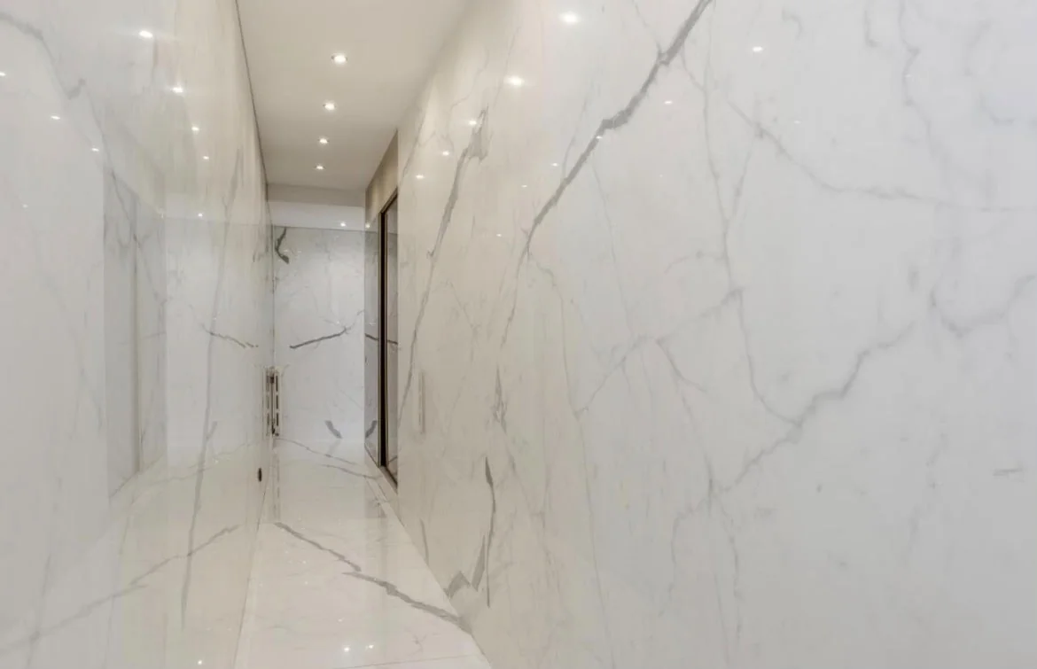 Couloir en marbre