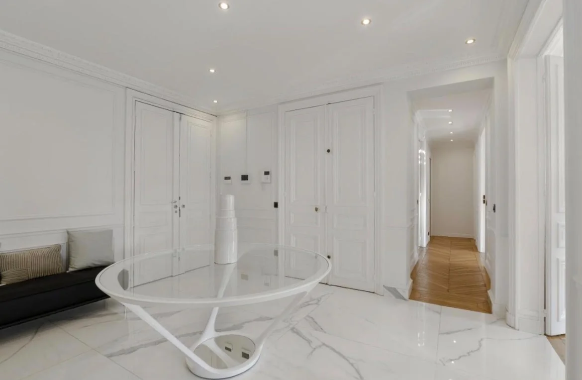 Salle de bain blanche