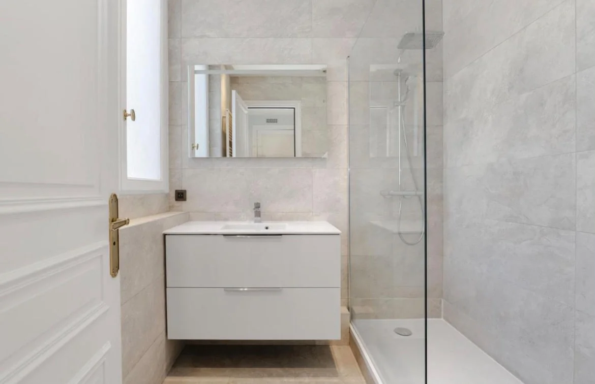Salle de bain et vasque