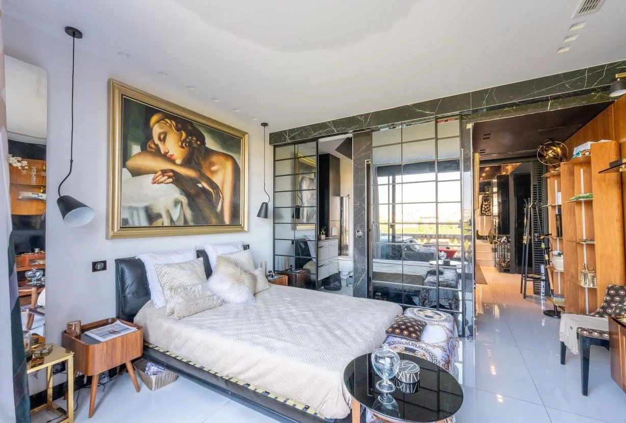 Suite avec oeuvres d'art