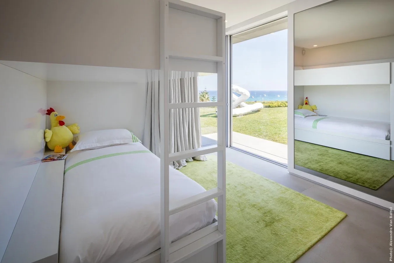 Chambre enfants lits superposés vue mer