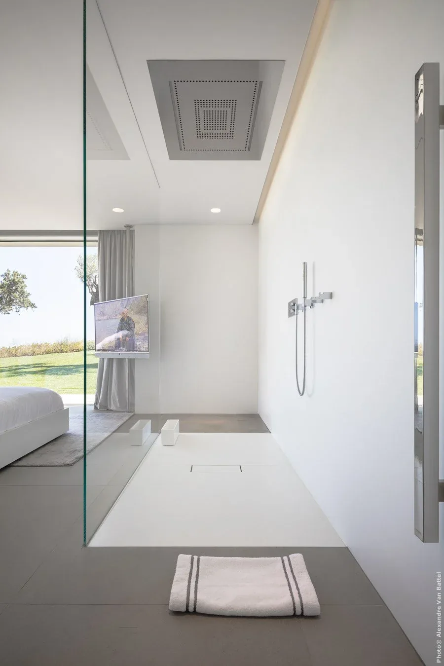 Salle de douche master, vue jardin