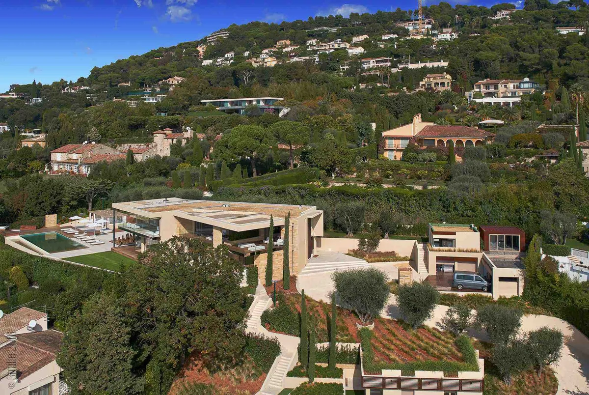 Vue aérienne villa, vignobles et hauteurs de Cannes