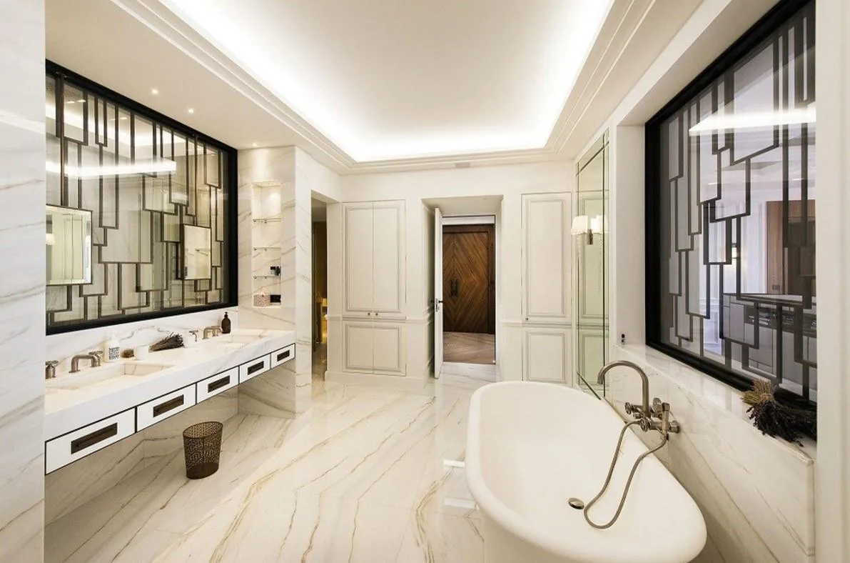 Salle de bain master marbre et baignoire ilot