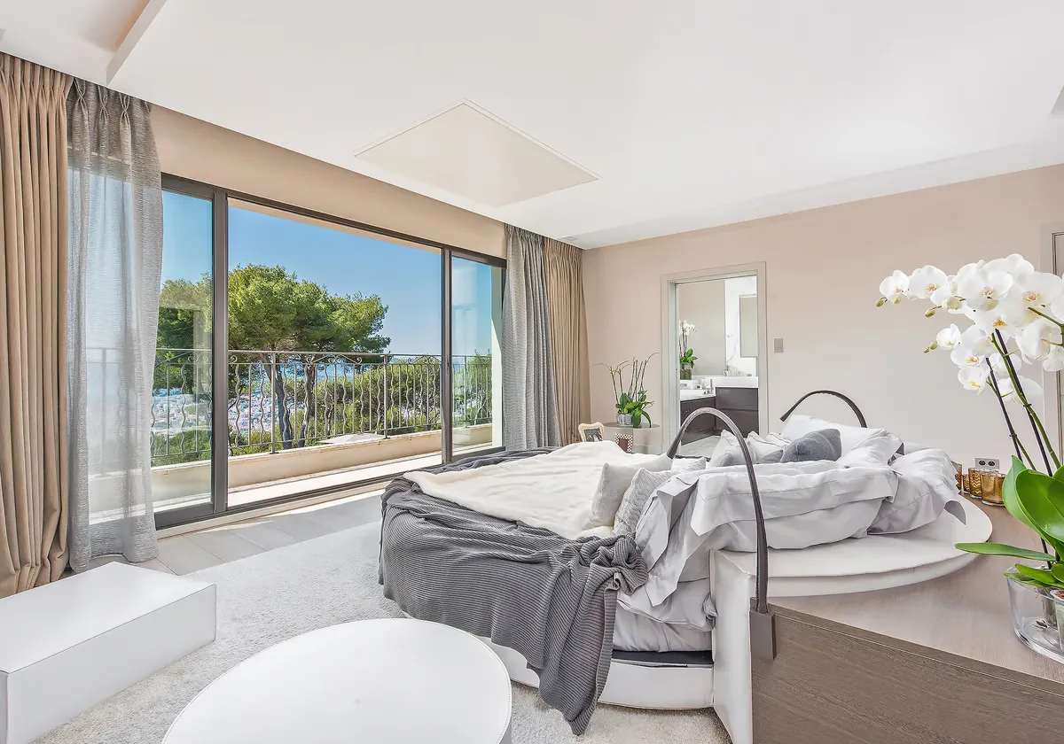 Suite parentale ouverte sur le jardin et la mer