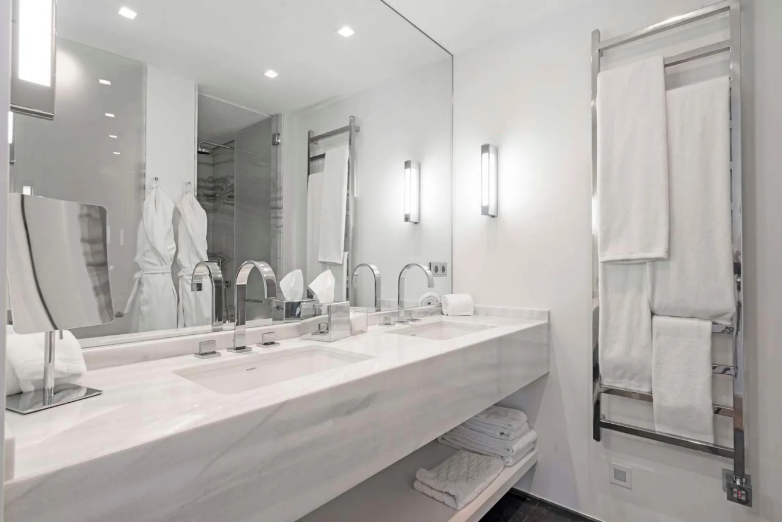 Salle de bain marbre blanc, double vasque