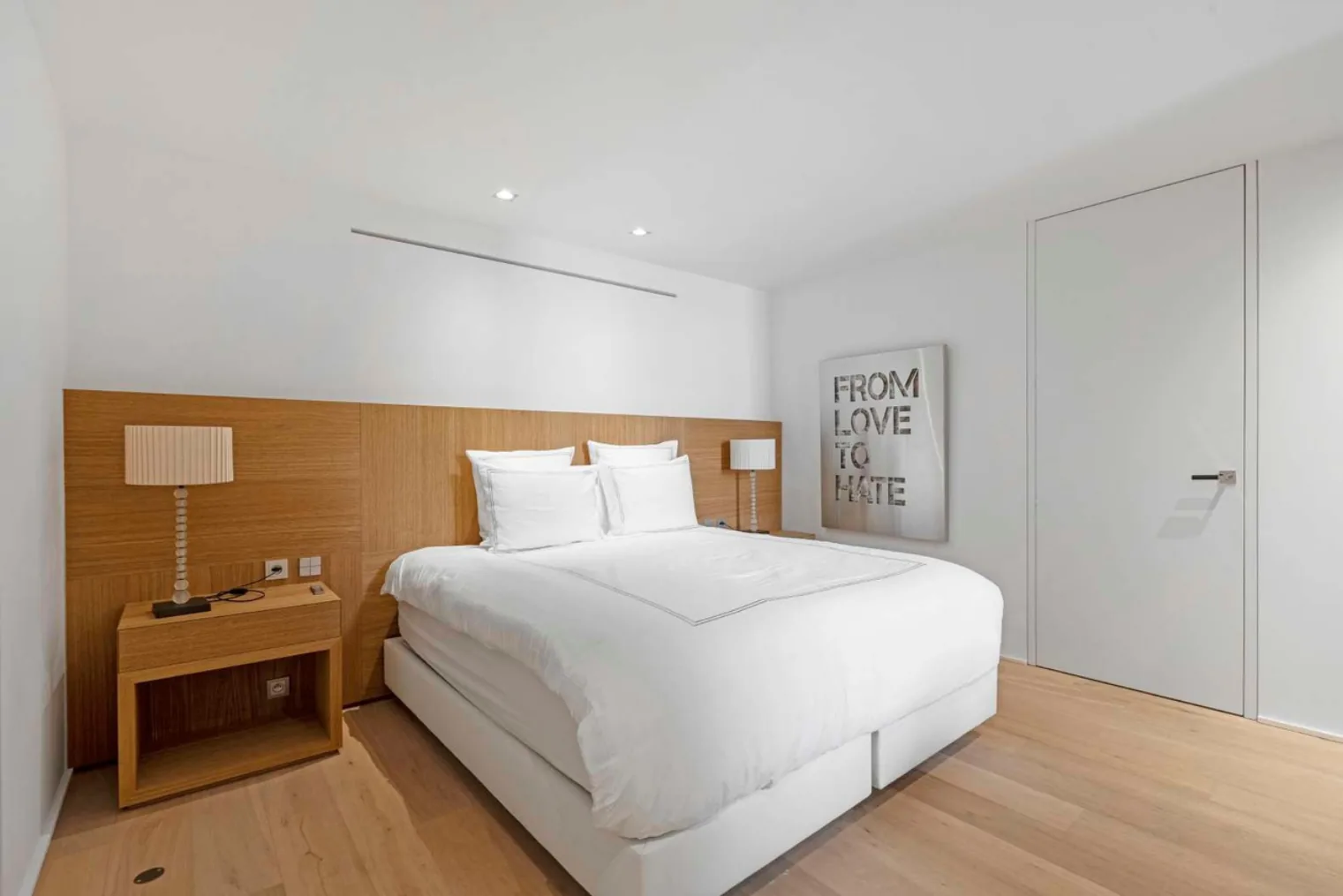 Chambre tete de lit chene clair, design epure