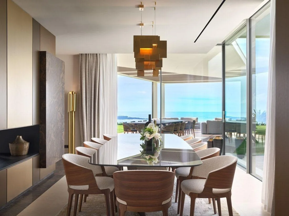 Salle a manger ouverte avec vue mer