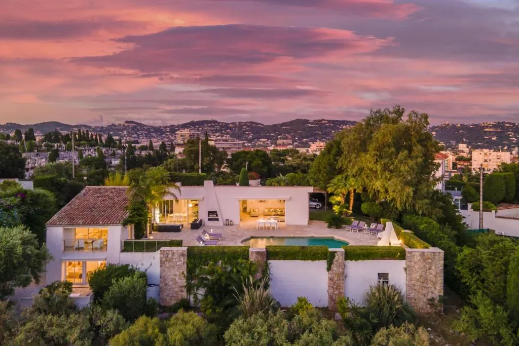 Vue aérienne Villa Pauline au coucher de soleil