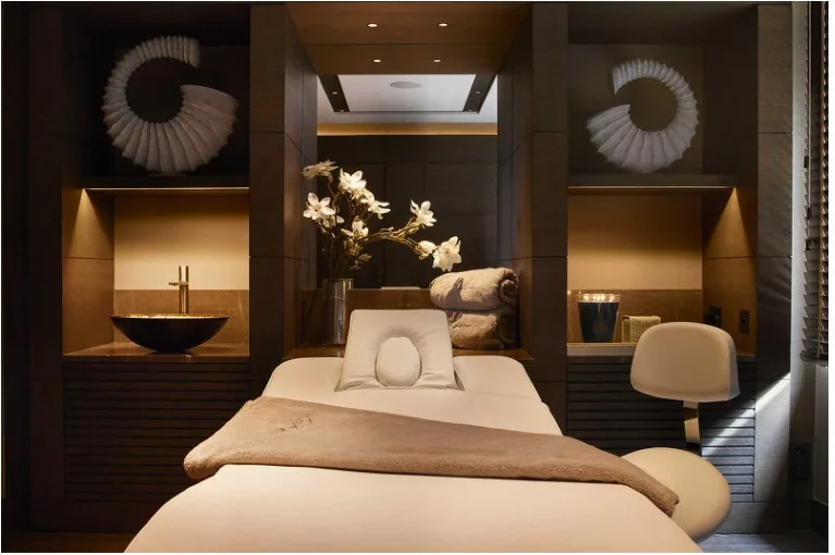 Cabine de massage privée du spa avec coiffeuse