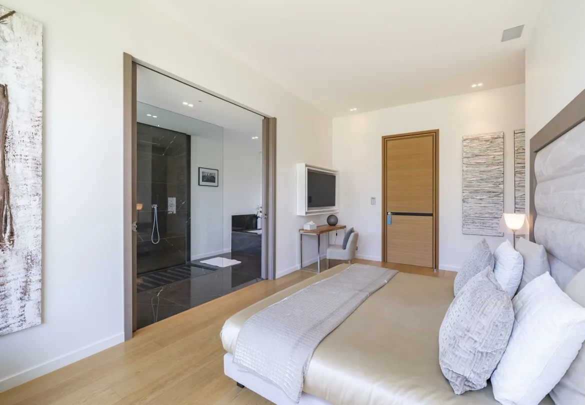 Chambre avec acces salle de bain en marbre