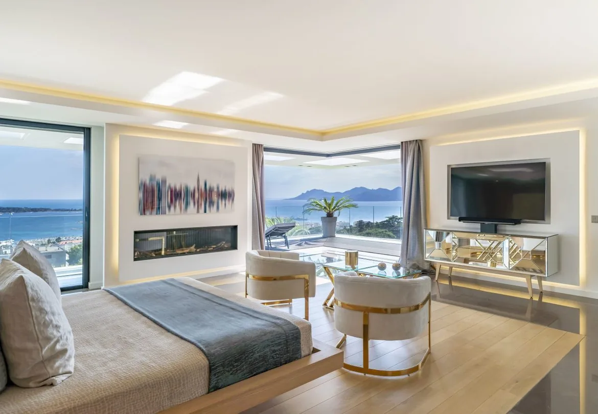 Suite parentale, salon prive et cheminee