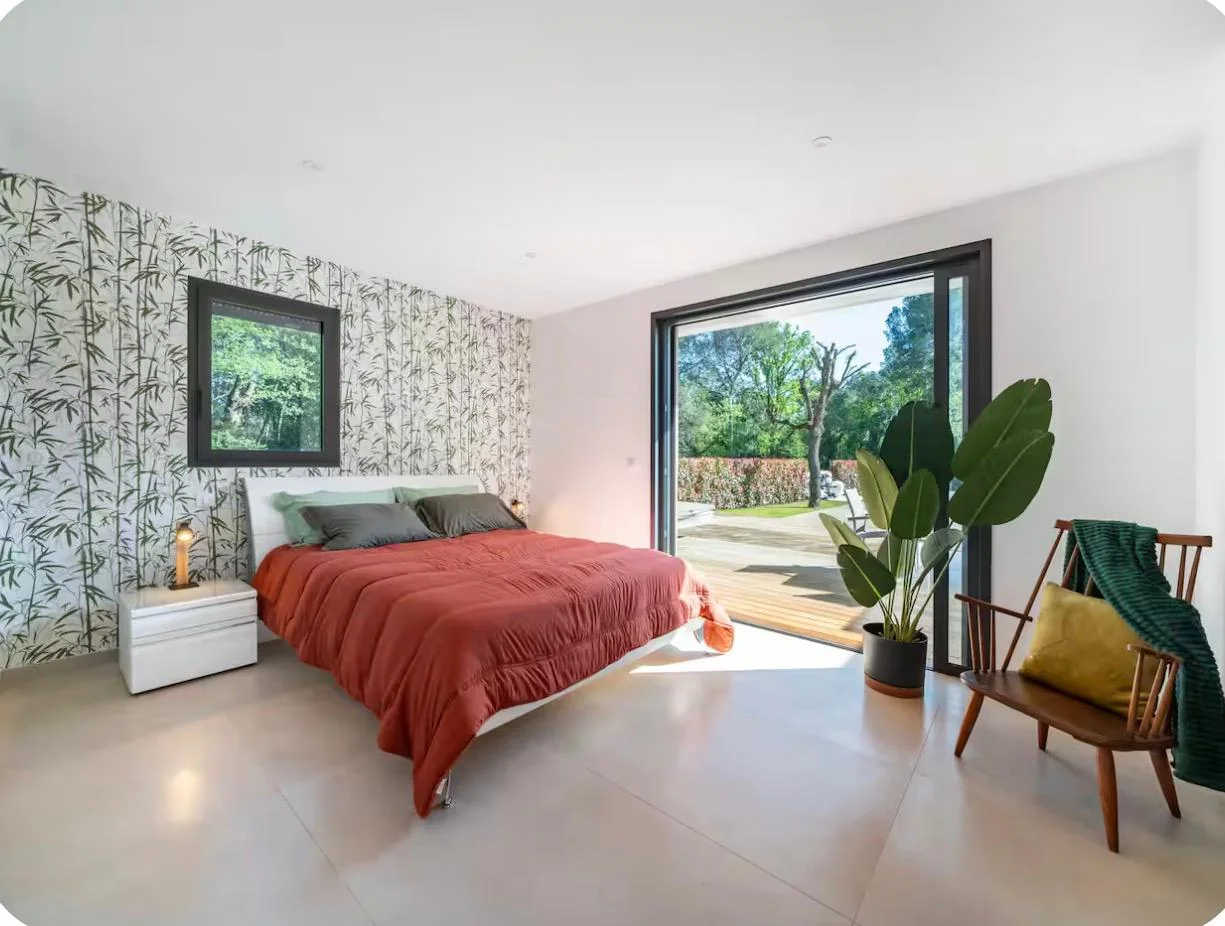Chambre aux tons terracotta