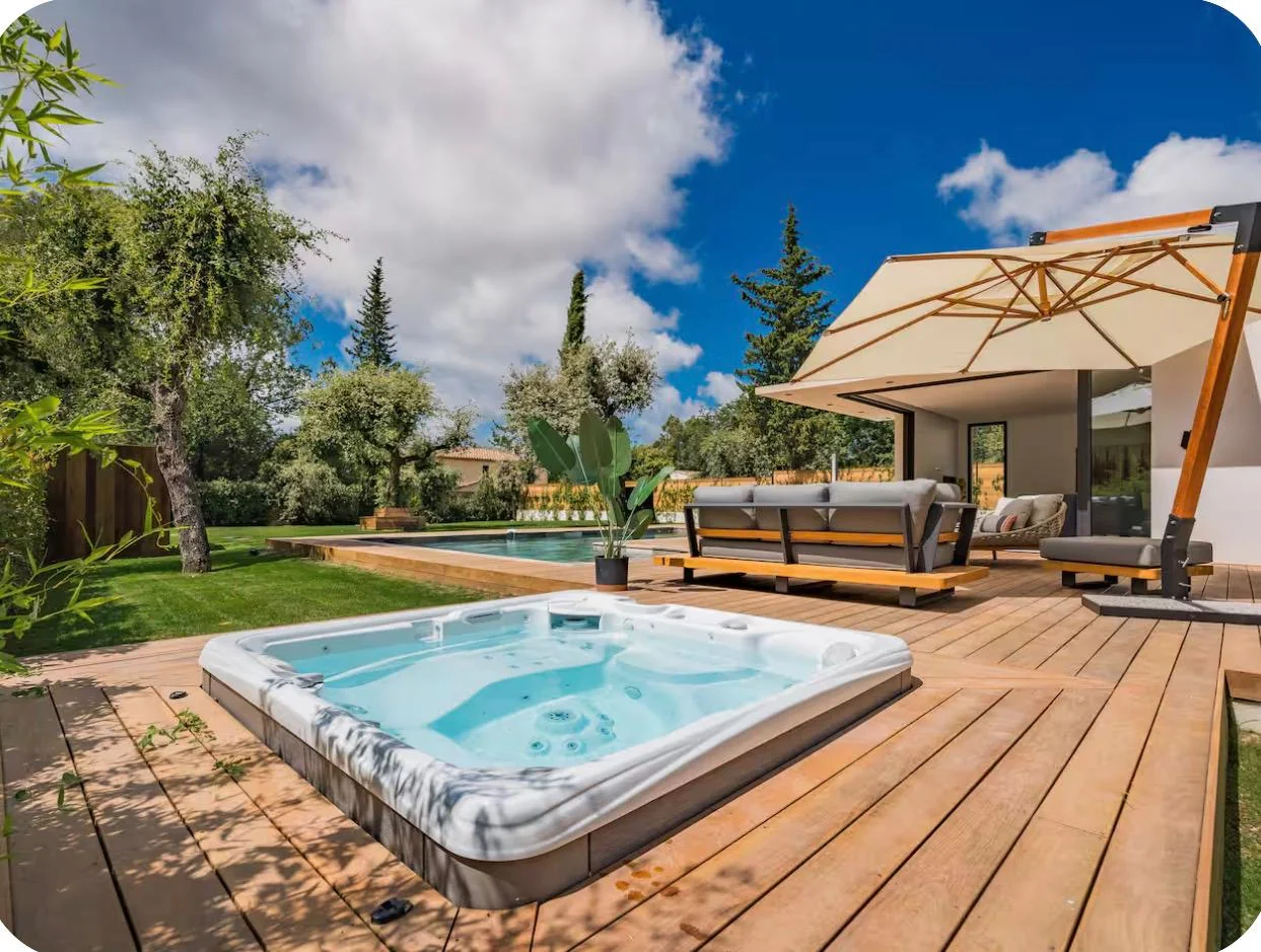Piscine et terrasse en bois