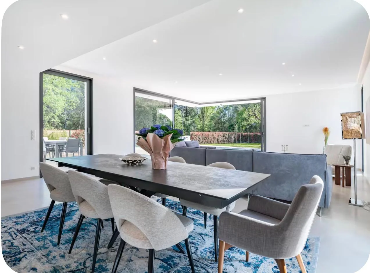 Salle à manger avec vue jardin