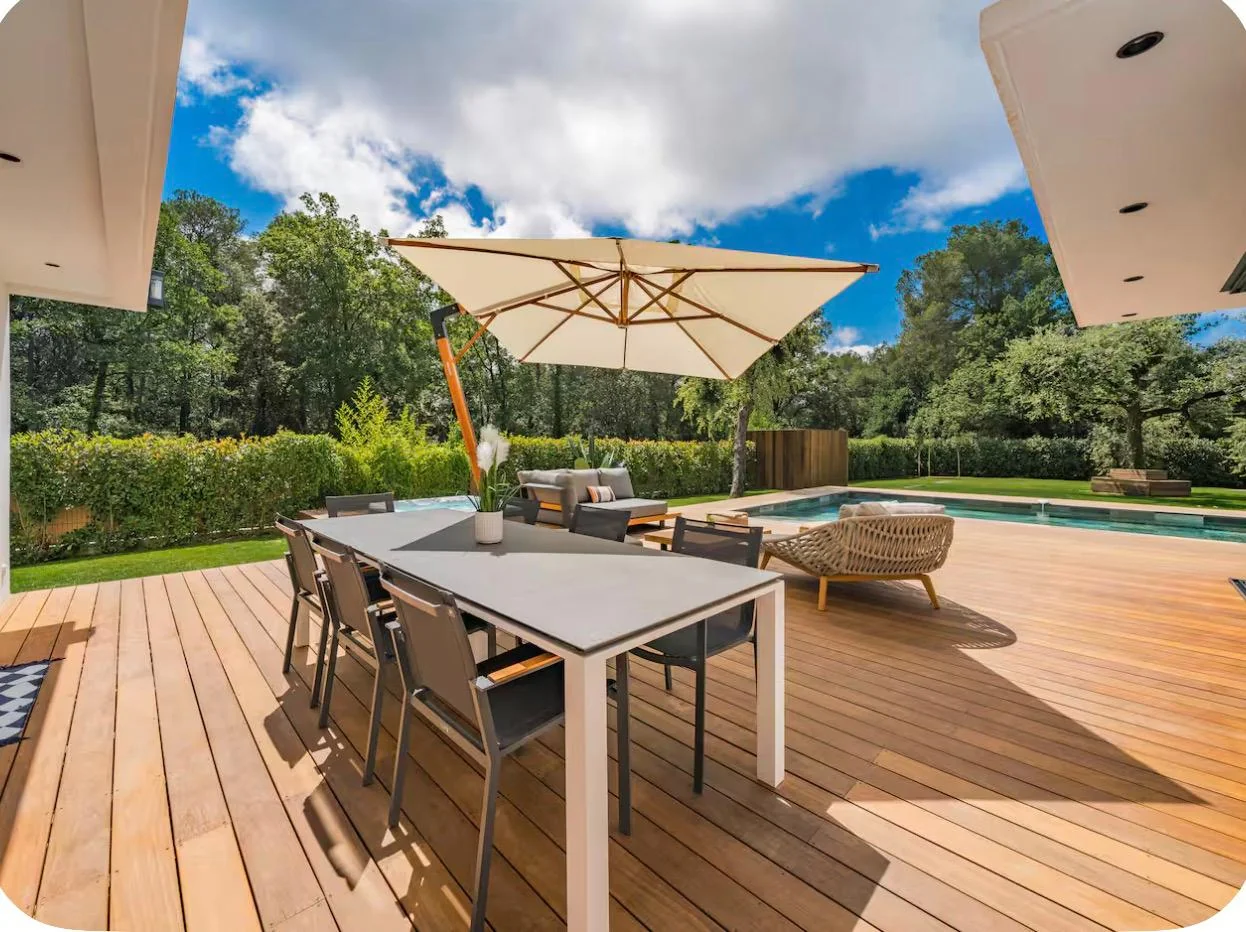 Terrasse, repas et piscine